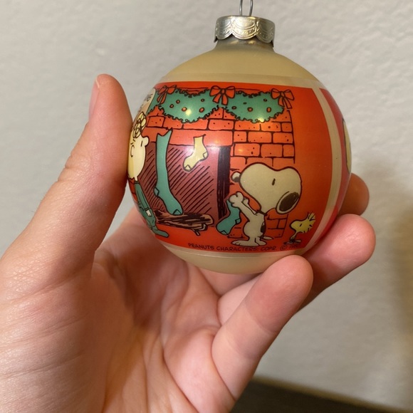 Vintage 1960s glass Peanuts Christmas tree ornament - Picture 4 of 8